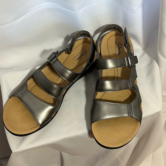 NWOT CLARKS COLLECTION Laurieann Metallic Pewter Leather Sandals Sz 11 - Picture 1 of 6